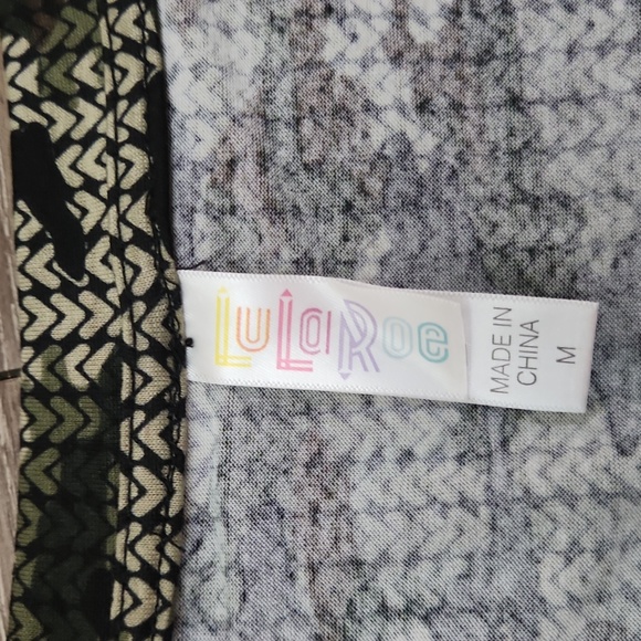 LuLaRoe Christy T Short Sleeve V-Neck Camouflage Soft & Stretchy Loose Fit Top - Picture 6 of 16